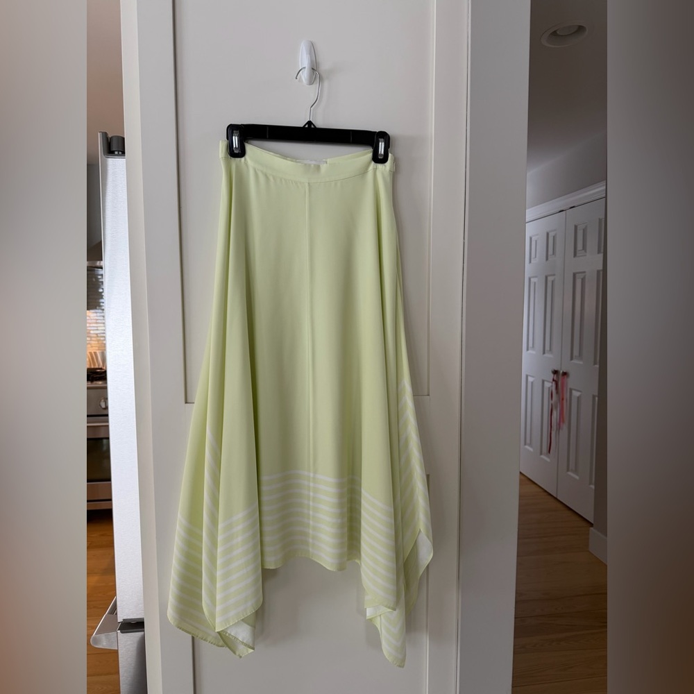 Banana Republic Lime Green Silk/Polyester Skirt. Size 2